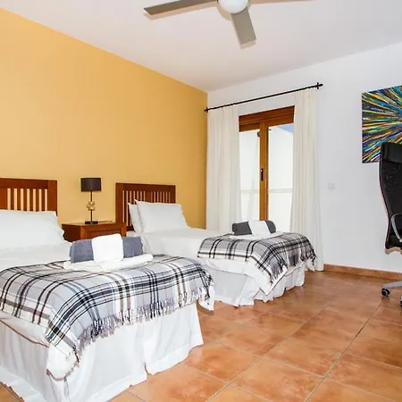 Playa Blanca Sleeps 15 Pool Air Con Wifi
