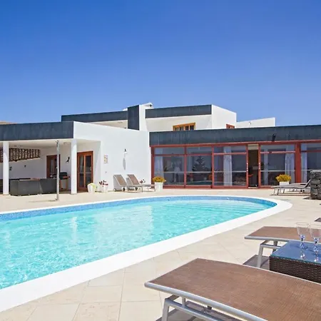 Playa Blanca Sleeps 15 Pool Air Con Wifi Villa