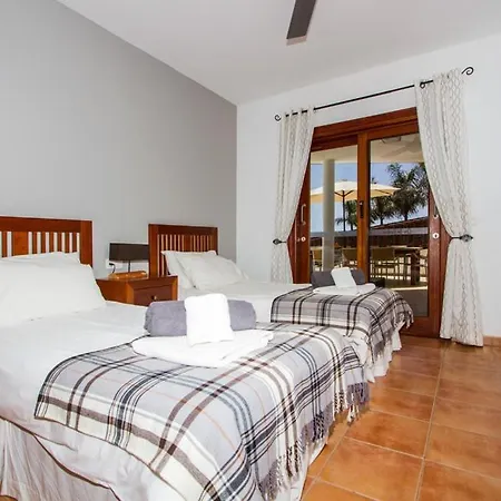 Playa Blanca Sleeps 15 Pool Air Con Wifi